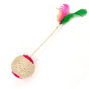 Pelota de sisal con plumas